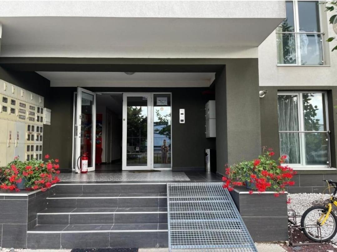 Tranzzit Airport Apartment II Otopeni Ngoại thất bức ảnh